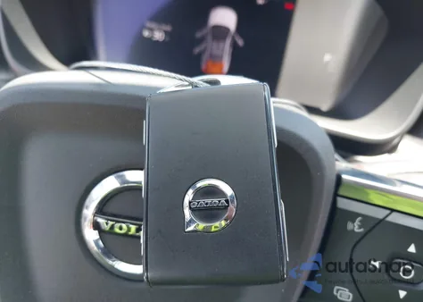 2023 Volvo C40 Recharge Pure Electric Twin Plus z USA, uszkodzony, nr VIN YV4ED3GL3P2064993